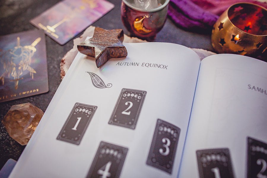 Cosmic Guidance Book of Astrological Tarot Spreads - Bella deLuna