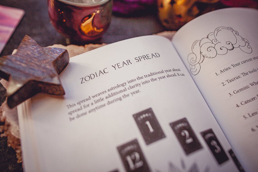 Cosmic Guidance Book of Astrological Tarot Spreads - Bella deLuna